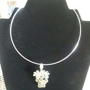 Choker necklace/grapes & leafs pendant